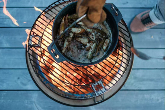 Buiten koken op een Espegard rookvrije vuurkorf