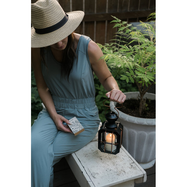 Barebones Box Candle Lantern Antique Bronze LIV-157 kaarslantaarn