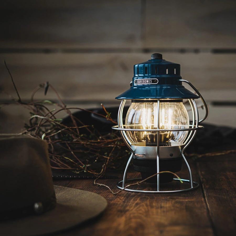 Barebones Railroad Lantern Ocean Blue LIV-181 LED-lantaarn - Firesite