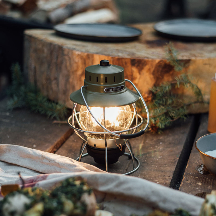 Barebones Railroad Lantern Olive Drab LIV-281 LED-lantaarn - Firesite