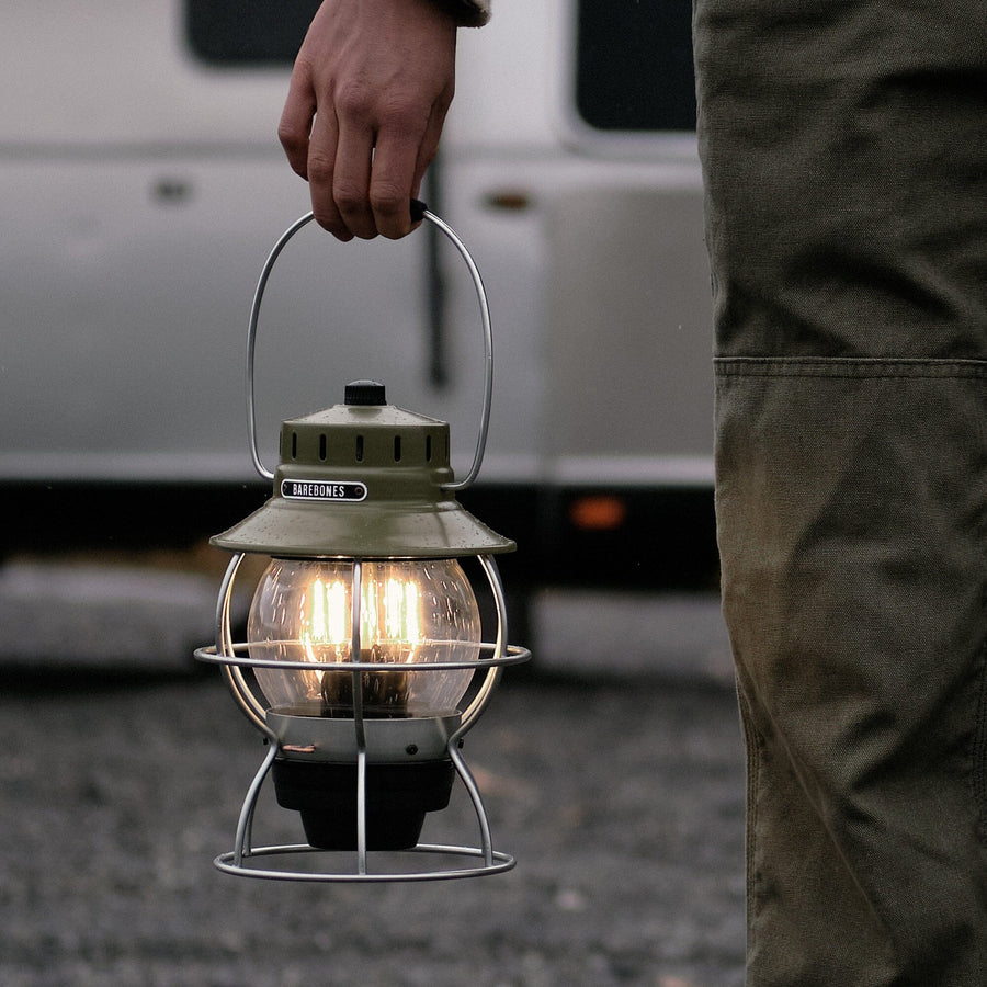 Barebones Railroad Lantern Olive Drab LIV-281 LED-lantaarn - Firesite