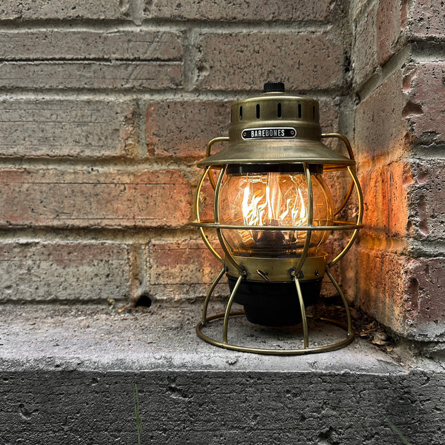 Barebones Railroad Lantern Messing LIV-186 LED-lantaarn