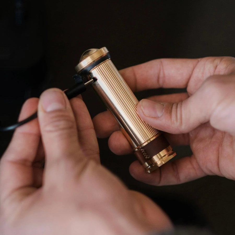 Barebones Mini Flashlight Brass LIV-155 zaklamp - Firesite