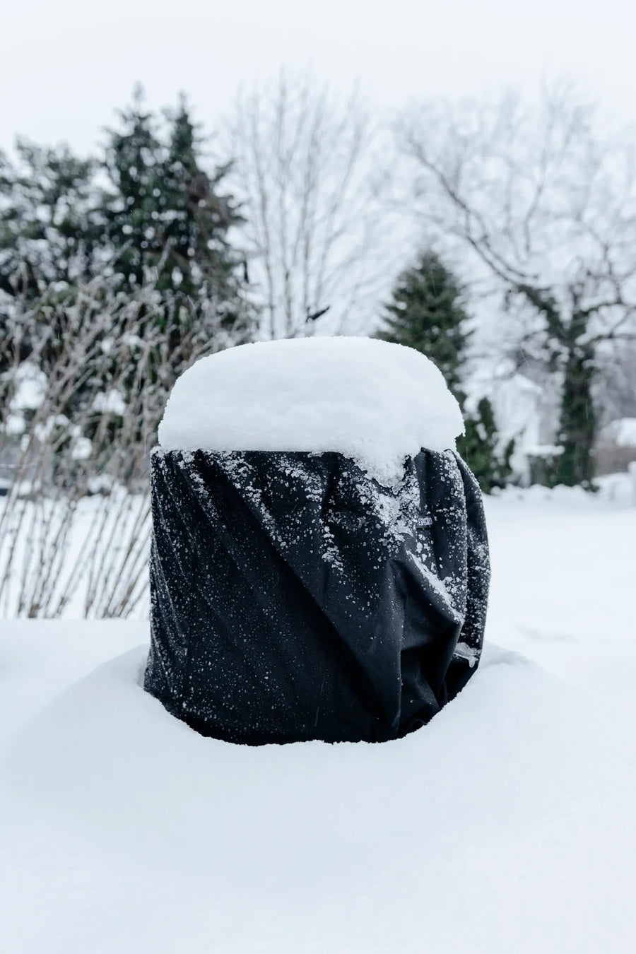 Vuurschaal met Espegard beschermhoes in de sneeuw