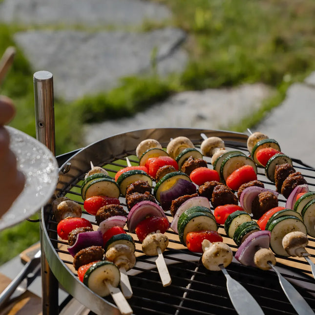 Groentespiesen op het grillrooster van de Espegard Pilar Premium II