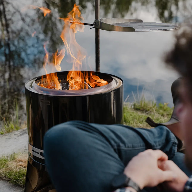 Espegard Pilar Premium II met weggezwenkt grillrooster aan het water