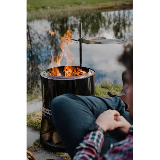 Espegard Pilar Premium II met weggezwenkt grillrooster aan het water