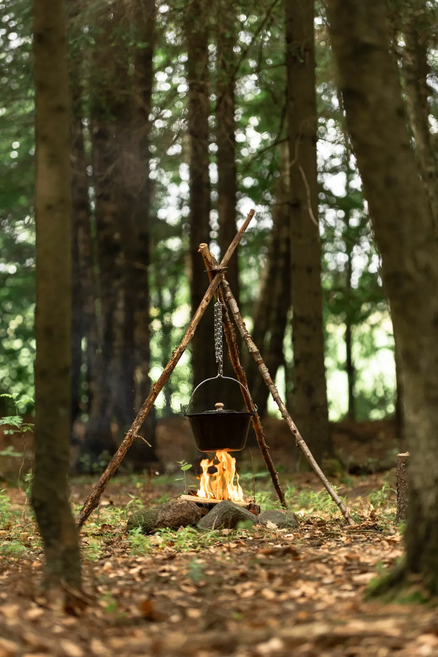 Koken boven het kampvuur met de Espegard Driepoot Ring
