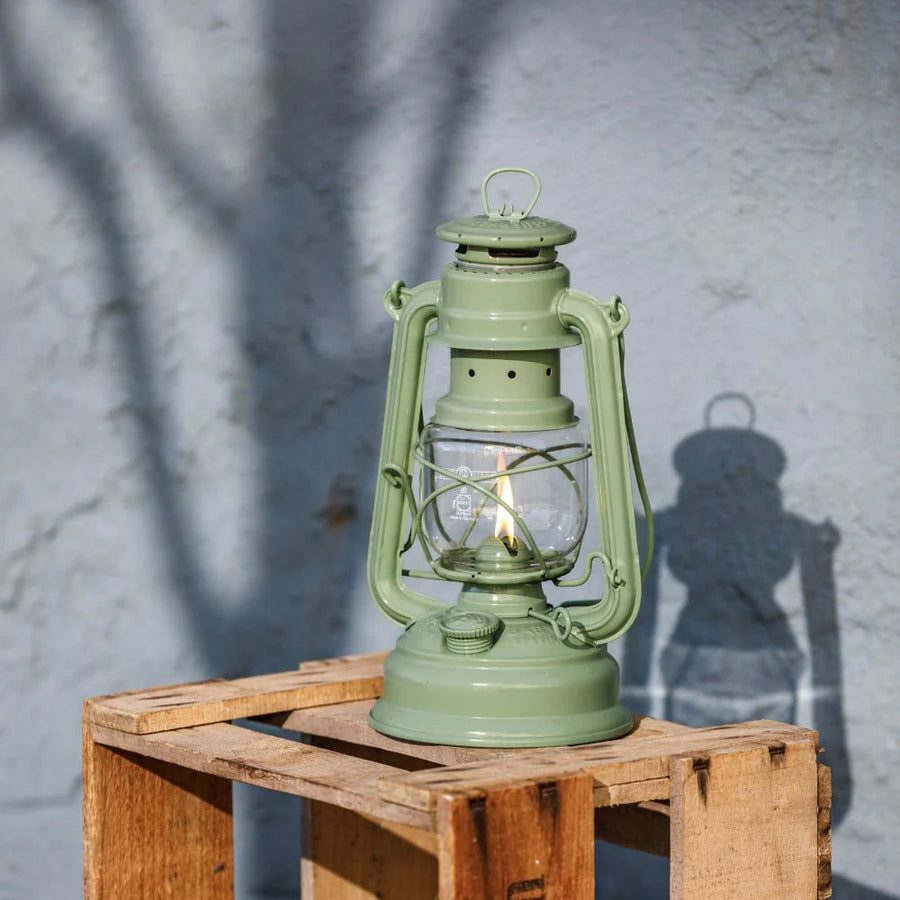 Feuerhand Stormlantaarn Baby Special 276 Sage Green - Firesite