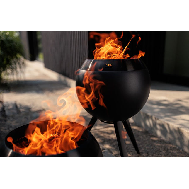Höfats MOON 45 all black Vuurschaal met standaard hoog 45 cm