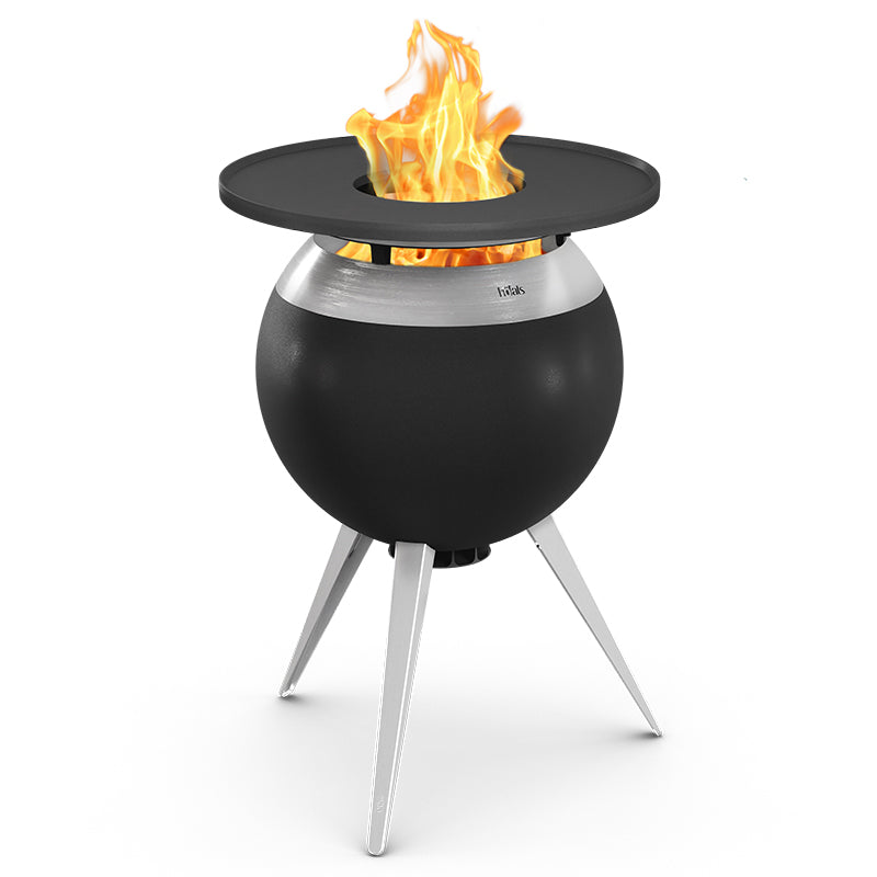 Höfats MOON 55 Grillset met plancha op de vuurkorf met hoge standaard
