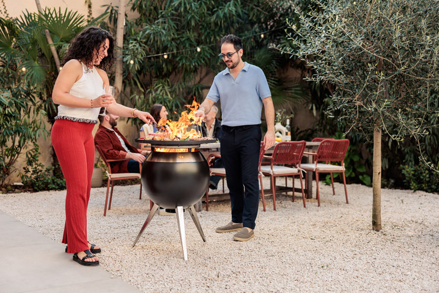 Koken op de Höfats MOON 55 Plancha met vrienden in de tuin