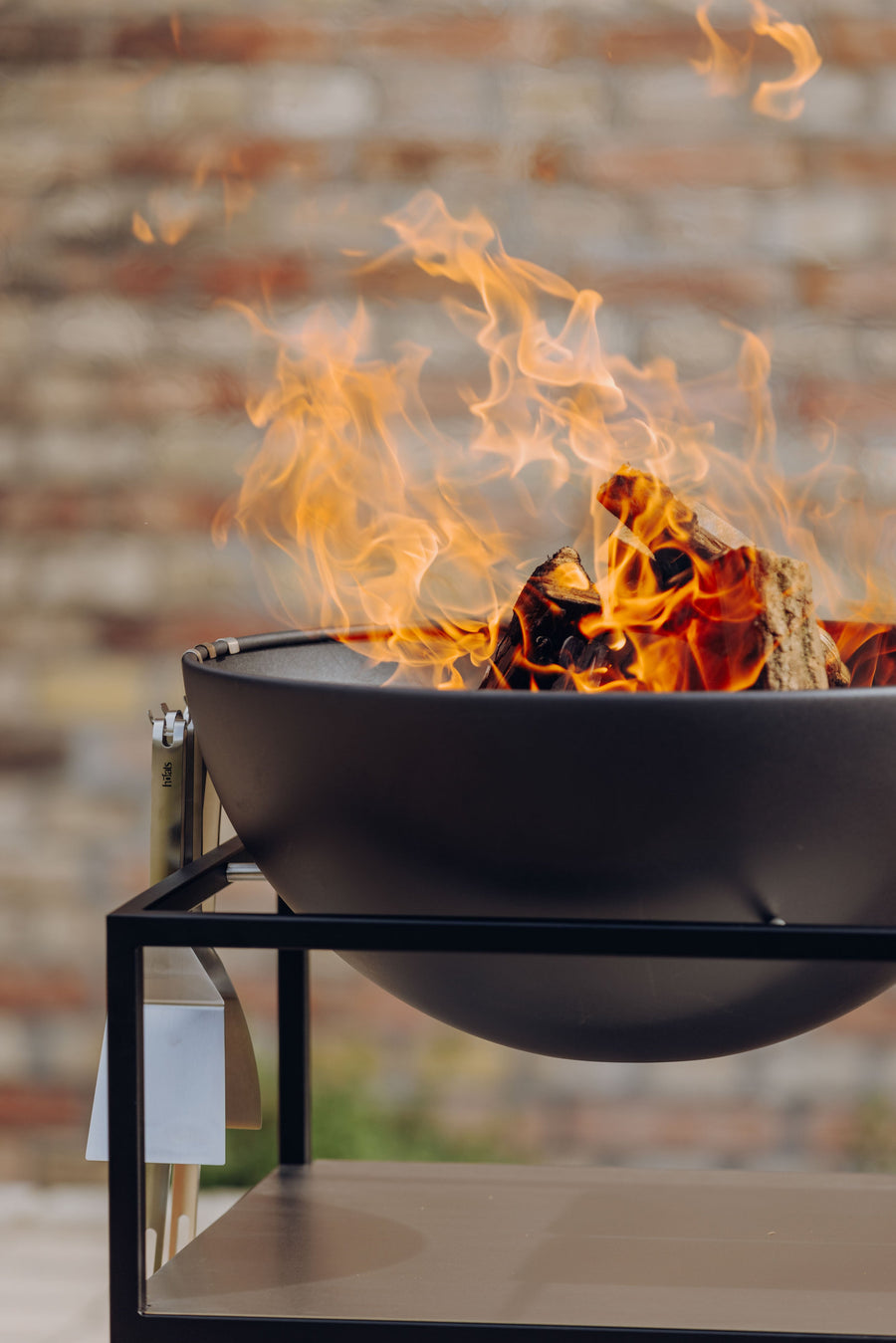 Höfats Buitenkeuken met BOWL 57 - Firesite