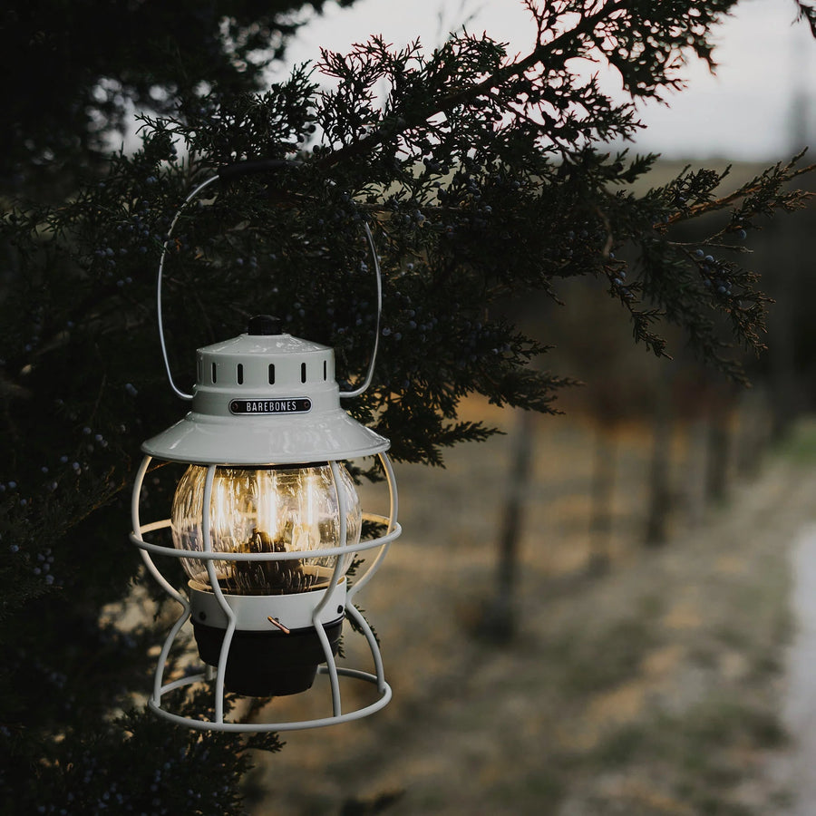 Barebones Railroad Lantern Vintage White LIV-180 LED-lantaarn - Firesite