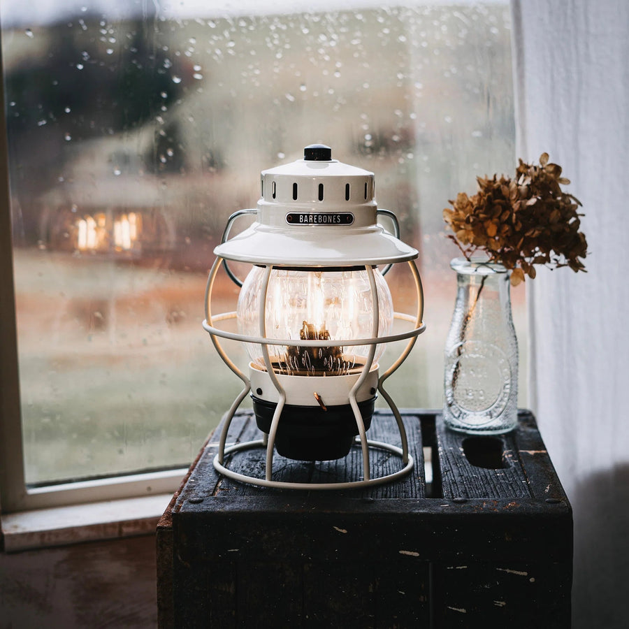 Barebones Railroad Lantern Vintage White LIV-180 LED-lantaarn - Firesite