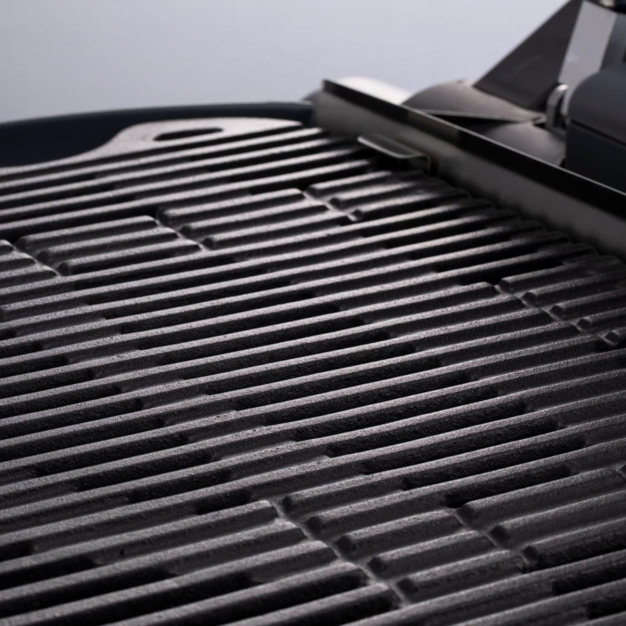 Detail van de gietijzeren grillplaat met porseleinen coating