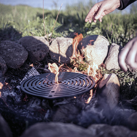 Petromax Gietijzeren onderzetter en inzetrooster met pootjes voor Dutch Oven 30cm