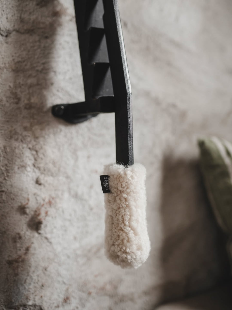 Stikkan Houtklover voor aanmaakhout + Fluffen schapenvacht handgreep Beige 3