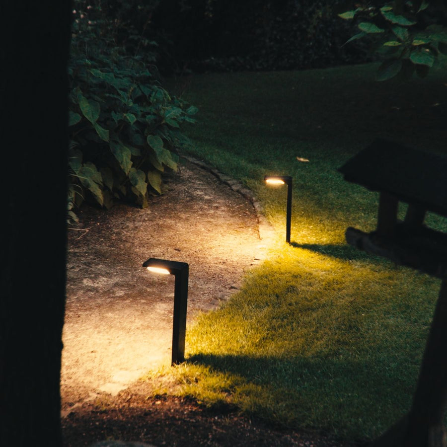 ZOLUNA solar priklamp Arie langs het tuinpad