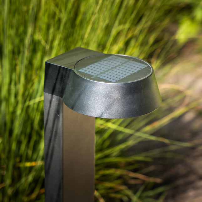 ZOLUNA solar priklamp Olivia langs het tuinpad