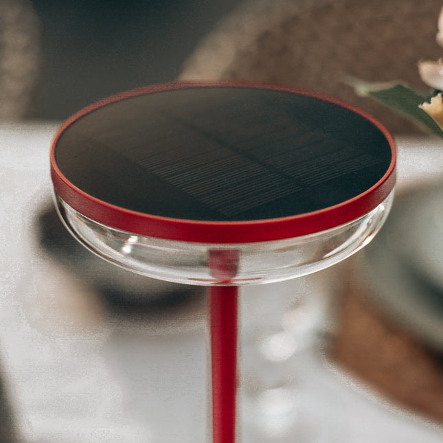 ZOLUNA solar tafellamp Bobbie Evening Red sfeerbeeld