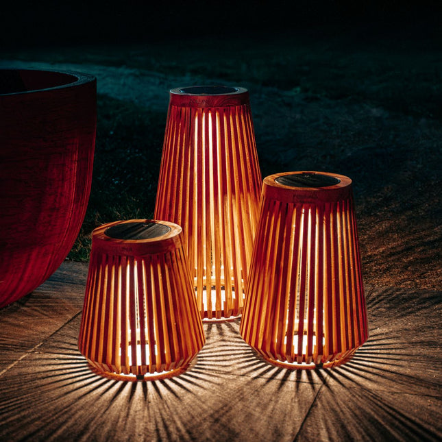 ZOLUNA solar vloerlamp Lon XL naast de loungeset