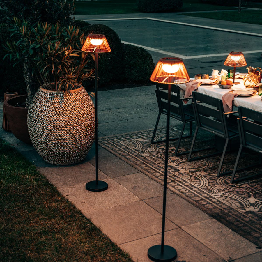 ZOLUNA solar vloerlamp Sofie in de avond