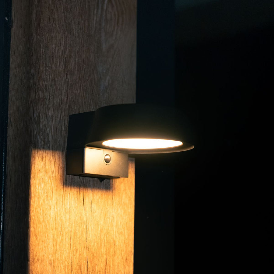 ZOLUNA solar wandlamp Olivia aan de gevel