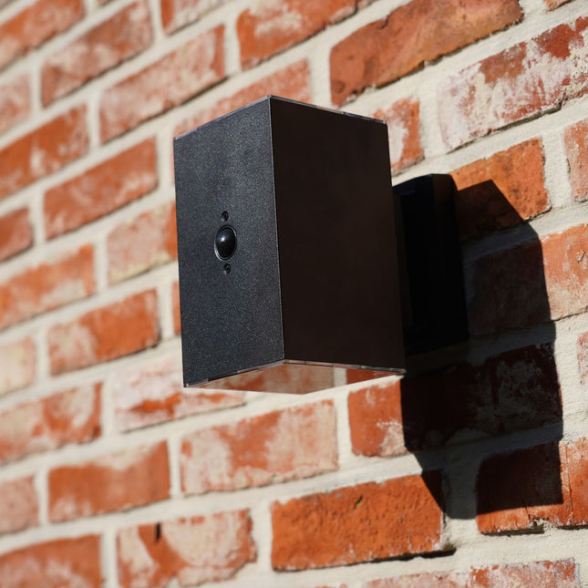 ZOLUNA solar wandlamp Willem Vierkant aan de muur