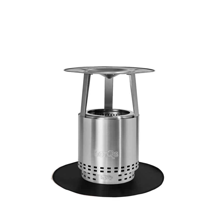 herQs Heater Cozy RVS warmteverspreider gemonteerd boven Cozy rookvrije vuurkorf, witte achtergrond